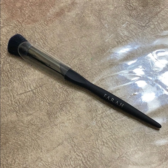 F.A.R.A.H Makeup New Farah Farah Contour 28m Brush Poshmark